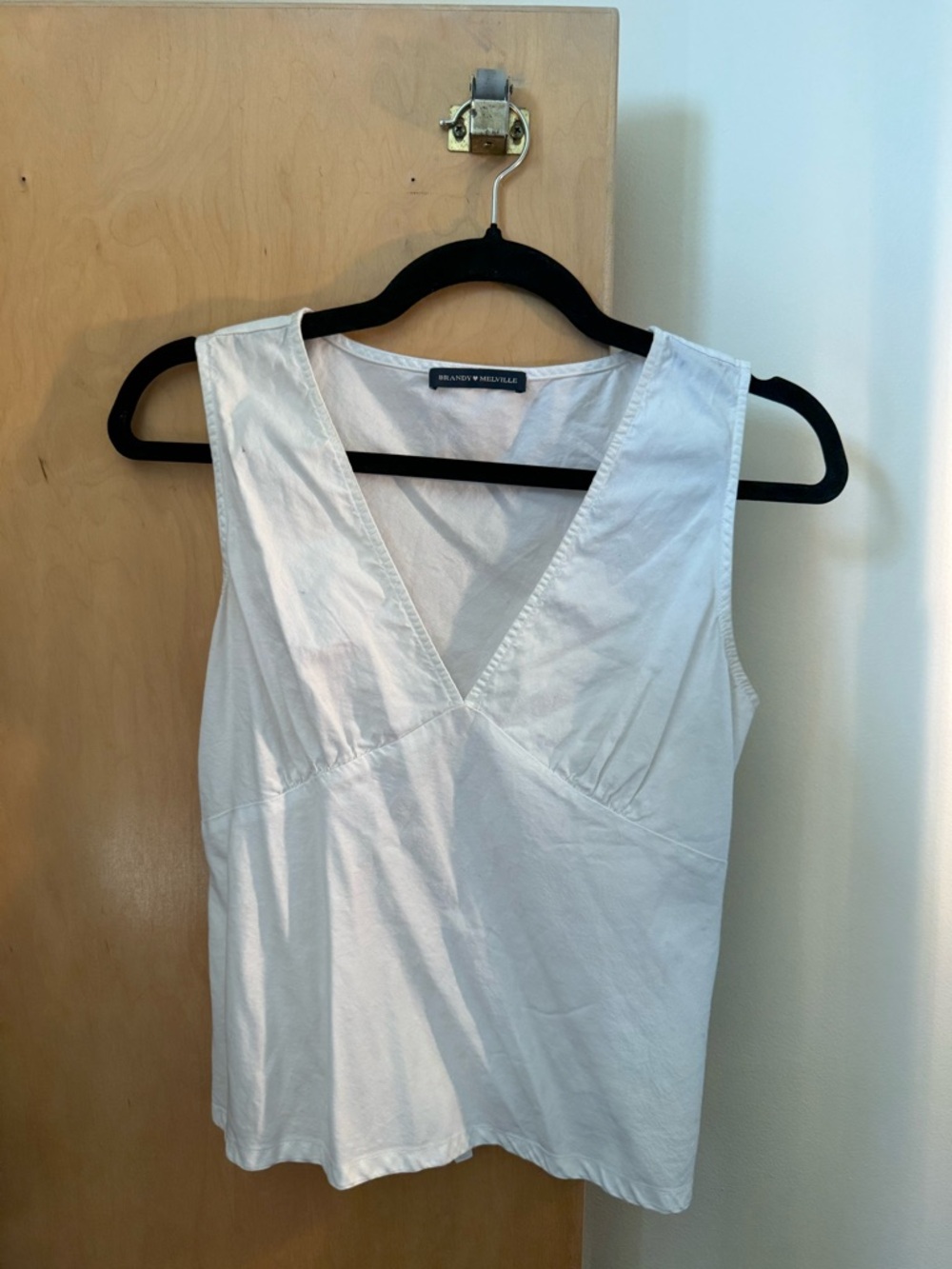 Brandy Melville White V-Neck Sleeveless Blouse
